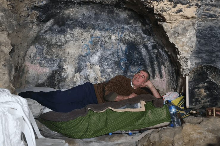 Али Бозоглан, землетрясение, землетрясение в Турции, землетрясение Турция, пещера, живет в пещере, жизнь в пещере