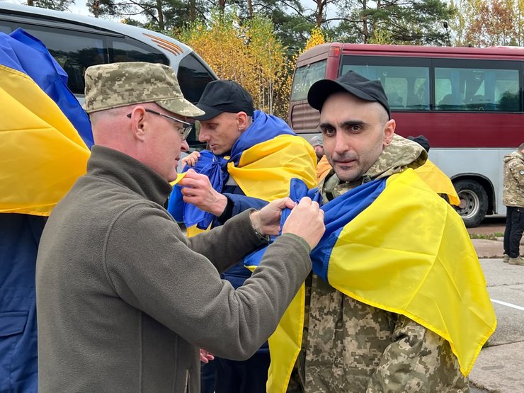 Повернення цивільних відбулося за підтримки Червоного Хреста