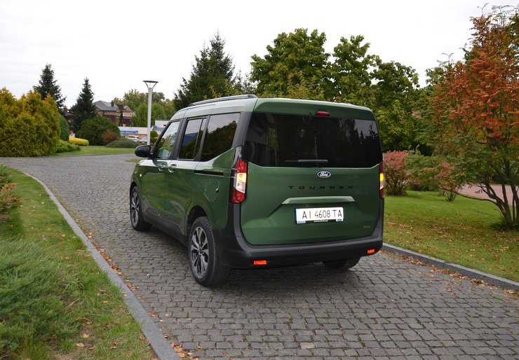 мінівен форд турнео курєр