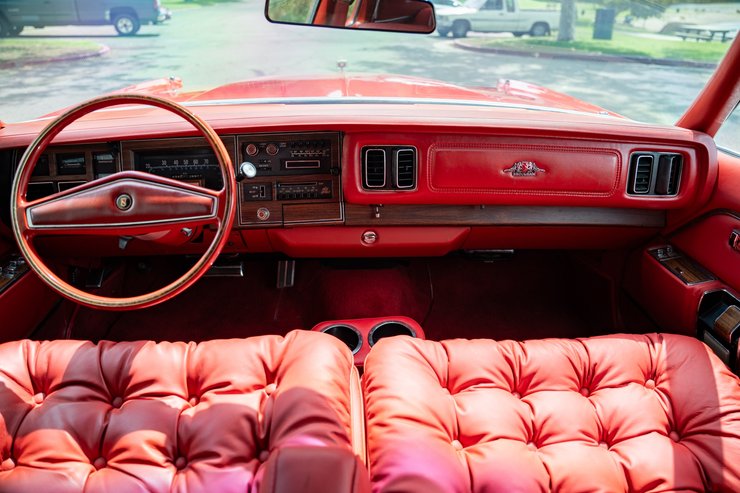 салон Chrysler New Yorker 1977 года