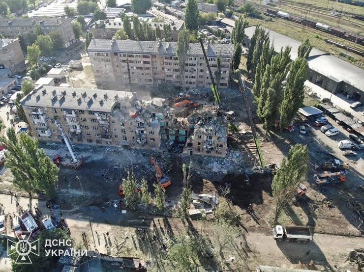 Разрушенный жилой дом в Киеве