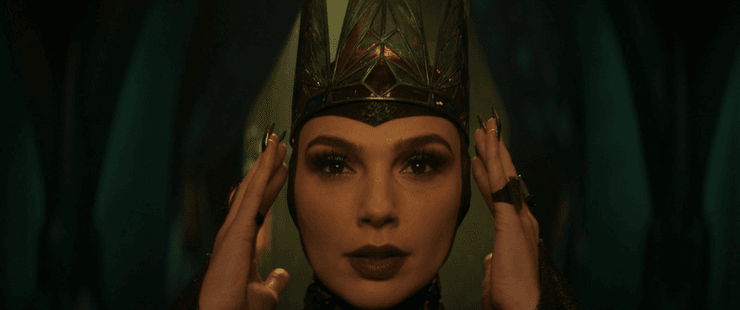 Галь Гадот в роли злой королевы-мачехи