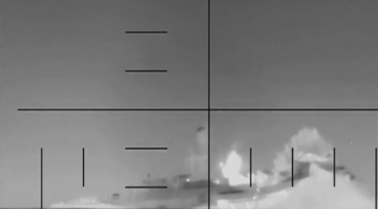 Скриншот кадров с перископа во время удара по IRIS Dena 4 марта