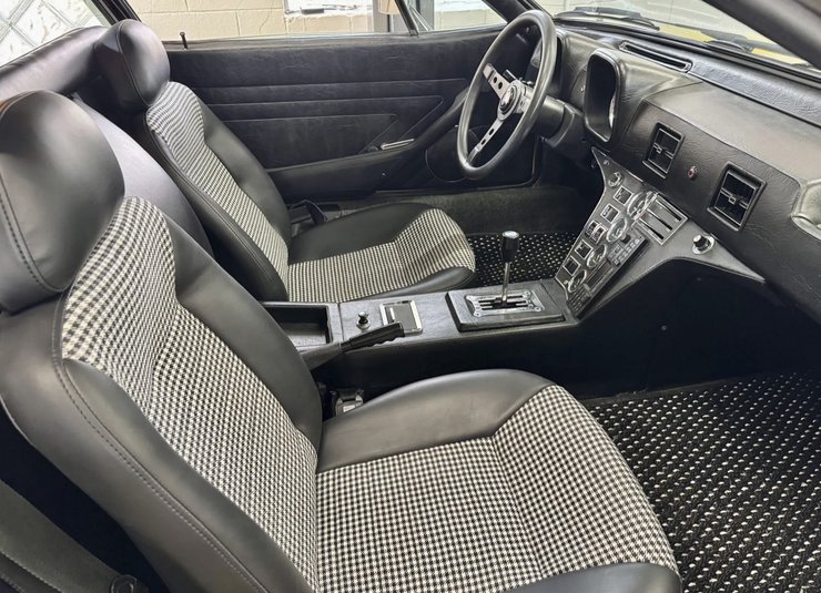 Салон De Tomaso Pantera 1972