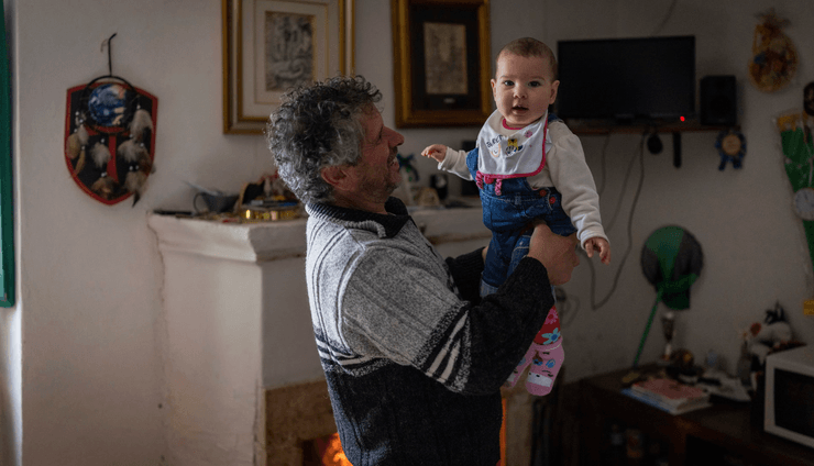 Батьки хвилюються за майбутнє дитини, адже в селі немає школи та вчителів