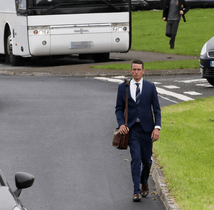 Скандал у школі, конфлікт з учнем, учень-трансгендер, відсторонили від роботи, повернувся до школи, суд, сидів у порожньому класі