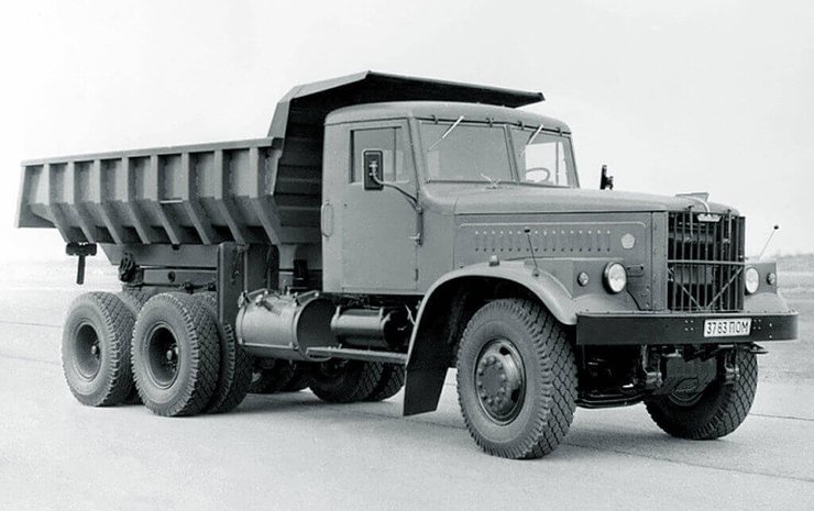 Серийный КрАЗ-256Б1, который лег в основу специального самосвала для ликвидации аварии на Чернобыльской АЭС