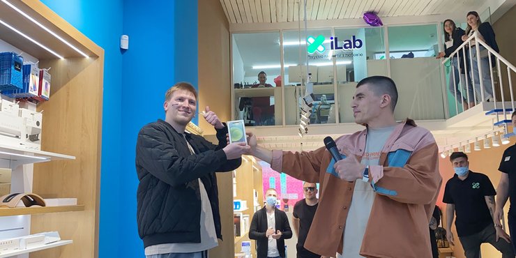 Київ, iPhone, татуювання, татуювання на обличчі, тату в обмін на iPhone