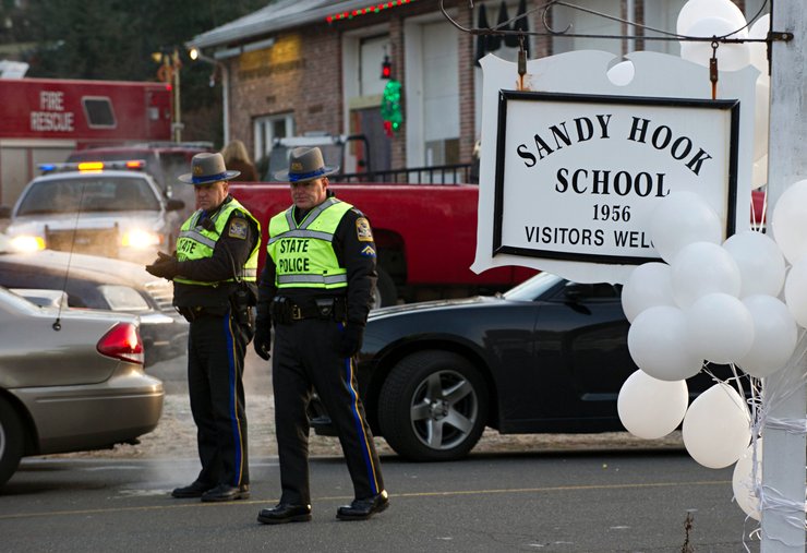 масовий розстріл у школі сенді-хук