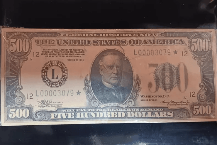 Деньги, доллары, находка, звездная банкнота, редкая купюра, серийный номер, находка в новом доме, редкая купюра, нашел в столе