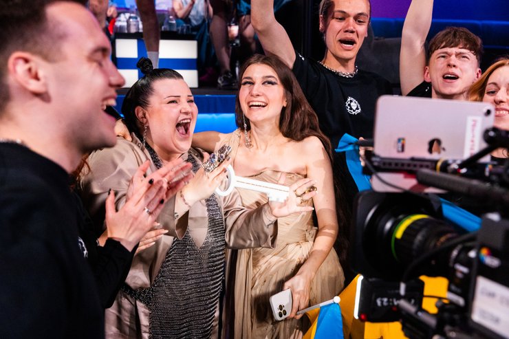 alyona alyona, Jerry Heil