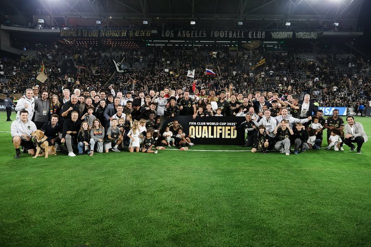 Прапор РФ на фото команди Лос-Анджелеса