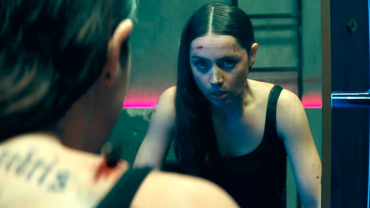 Героиня Аны де Армас тоже получает травмы в драках