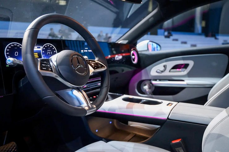 Салон Mercedes CLA 2025