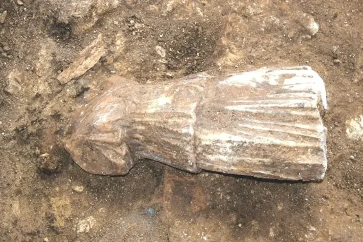 археологія, археологи, розкопки, відкриття, колонія, римляни, басейн, статуя, божество, Артеміда, Італія, місто, музей