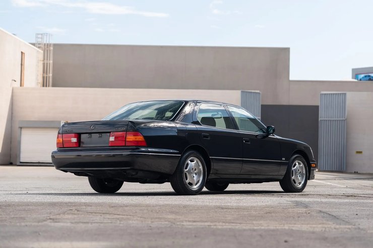 Lexus LS