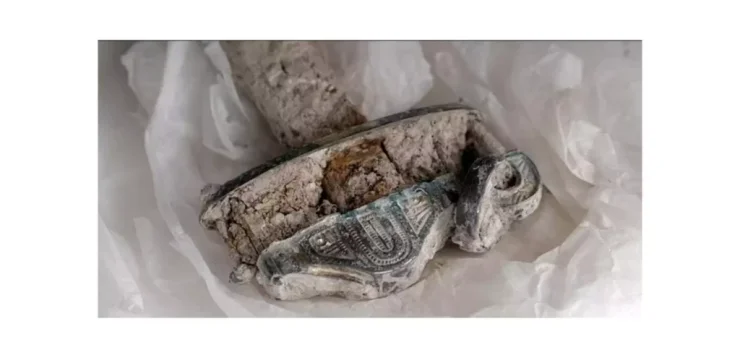 Меч знайшли в похованні