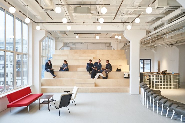 Если работникам предлагается работать в коворкингах, то оплату за новое рабочее место совершает работодатель