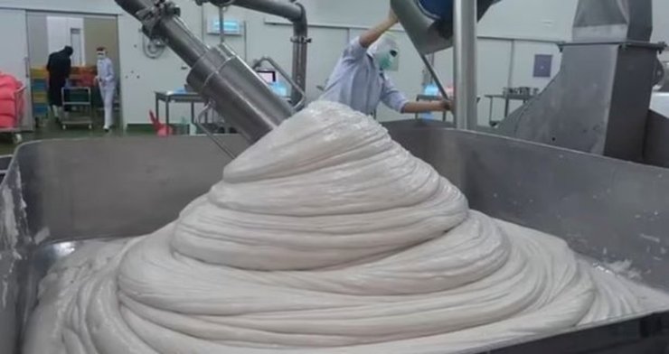 Крабовые палочки, фабрика по изготовлению крабовых палочек, фабрика, как делают крабовые палочки, паста, завод,