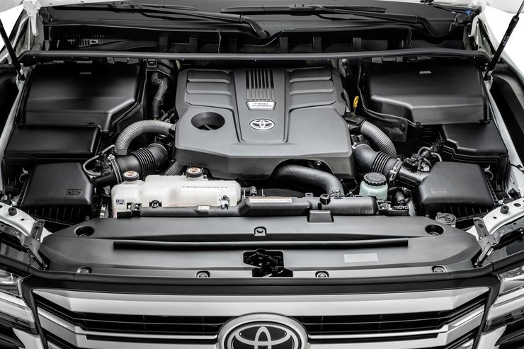 Под капотом Ленд Крузер 300