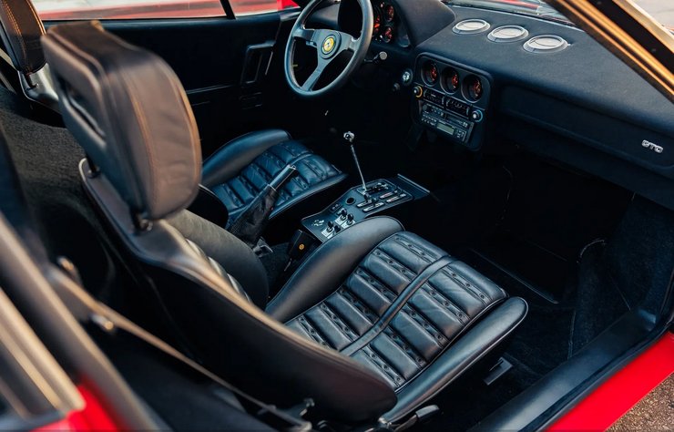 салон Ferrari 288 GTO