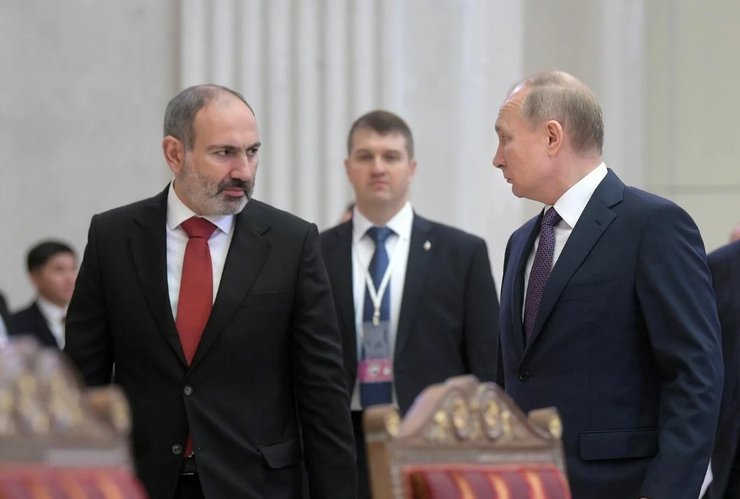 Встреча президента Владимира Путина и премьер-министра Никола Пашиняна в 2021 году. Истончик: РИА