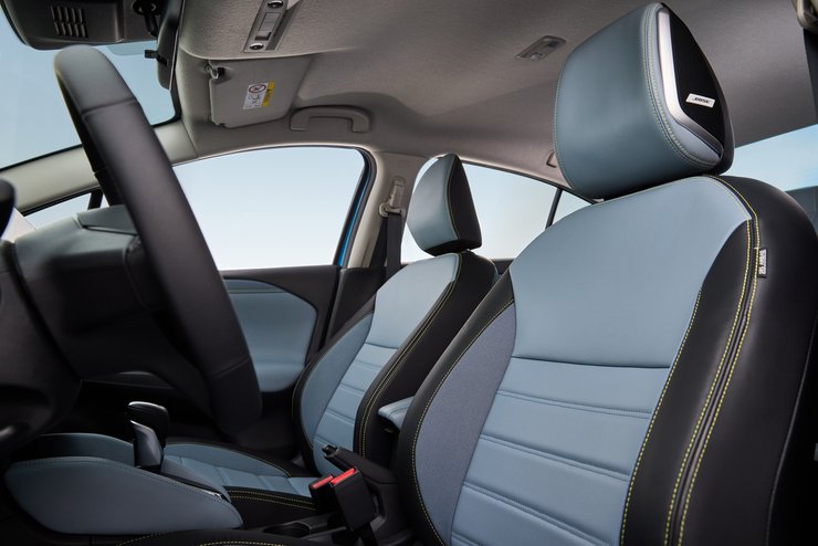 салон Nissan Versa