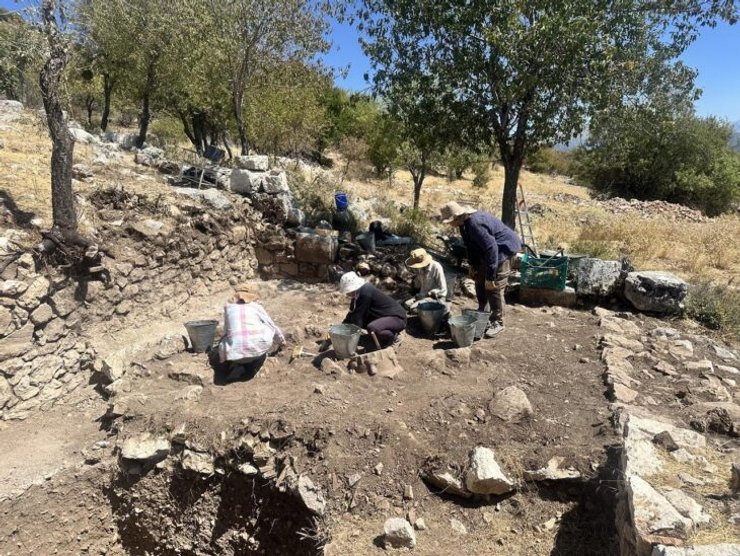 исследователи раскопали 2200-летнюю кладовую и столовую в древнем городе