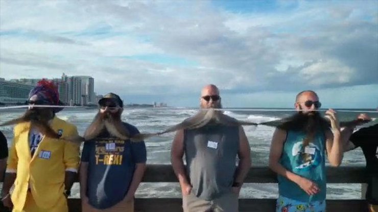 Мировой рекорд, цепочка из бород, борода, цепочка из усов, 89 мужчин, установили мировой рекорд, 60-метровую цепочку