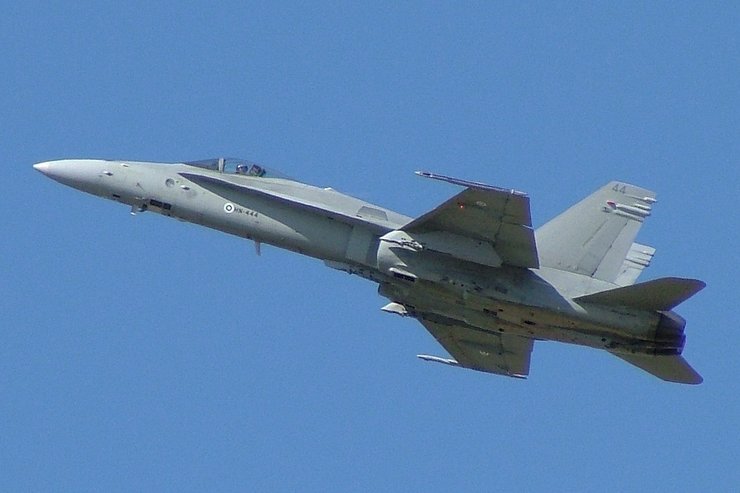 самолет в небе