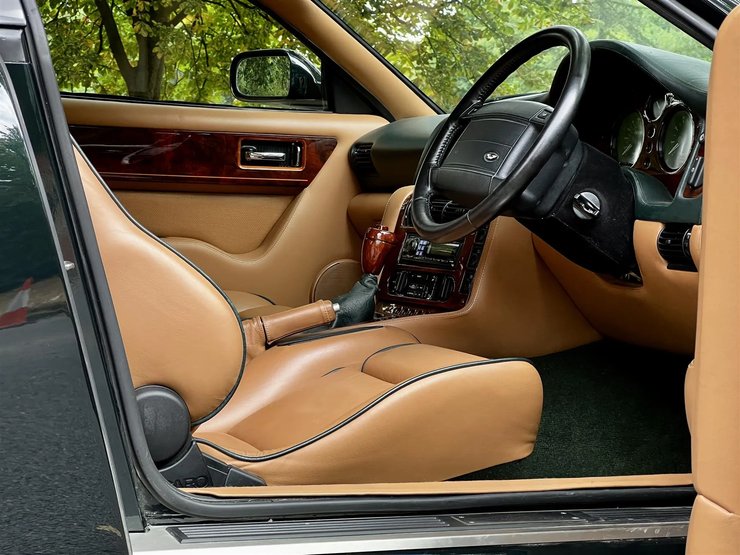 Aston Martin Vantage V550