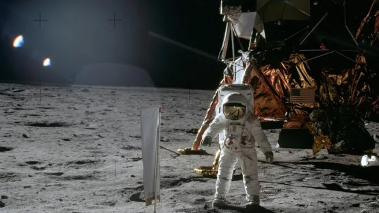 Луна Аполлон 11 Почему нет кратера на месте посадки лунного модуля Аполлон-11