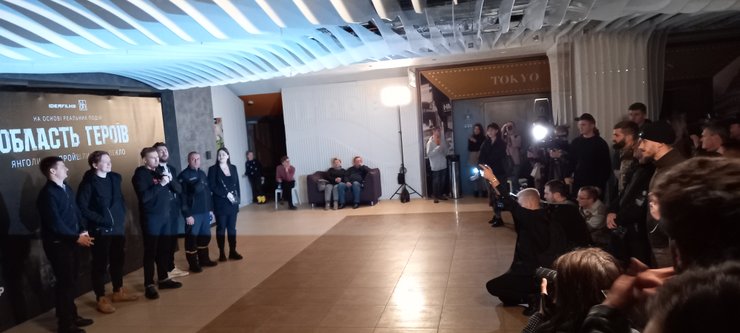 "Область героев", фильм область героев, фильмы о войне в украине, фильмы про войну, фильмы про войну с россией, волонтеры