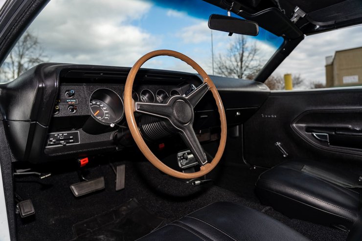 Салон Plymouth Barracuda Hemi
