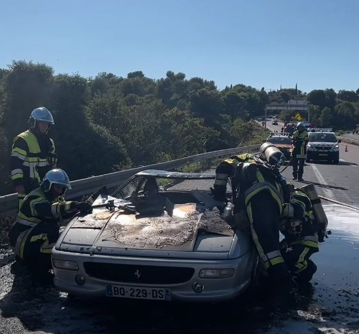 пожар в феррари, сгорел феррари, Ferrari F355 1994, Ferrari F355, суперкар Ferrari