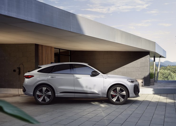 Audi Q5 Sportback, новый Audi Q5, Audi Q5 2025, Audi Q5 2025, кроссовер Audi, гибрид Audi