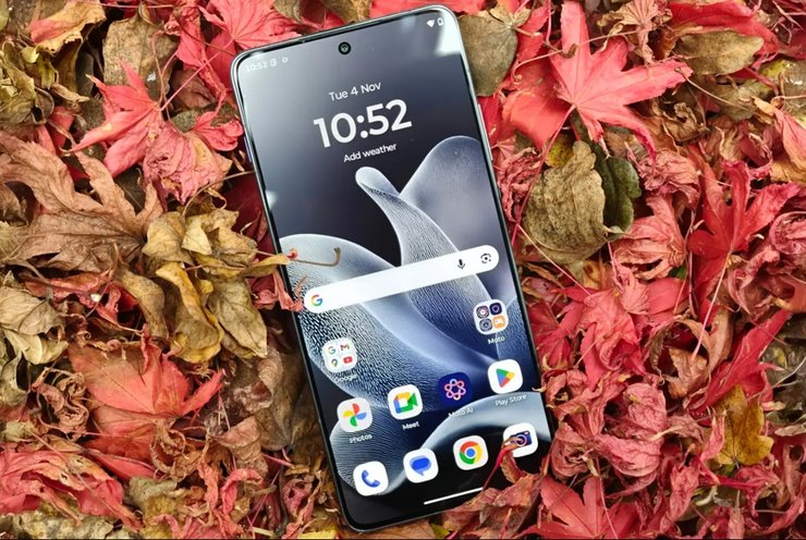 Motorola Edge 70 смартфон екран