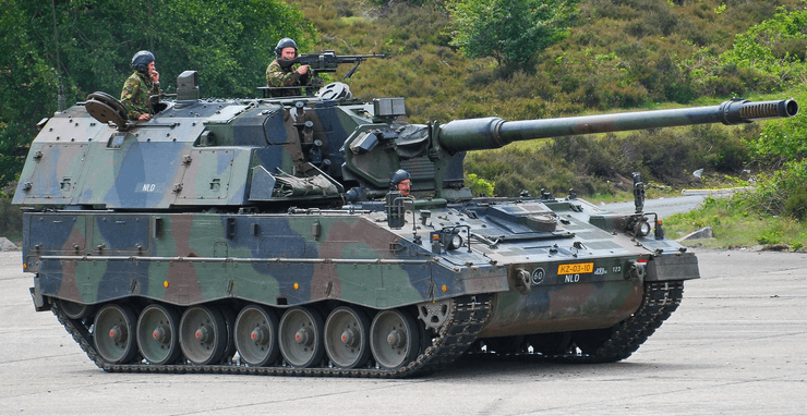 Panzerhaubitze 2000NL, PzH 2000NL, PzH 2000, сау PzH 2000, гаубицы FH-70, какое оружие голландия передала украине, поставки оружия украине, БТР YPR-765
