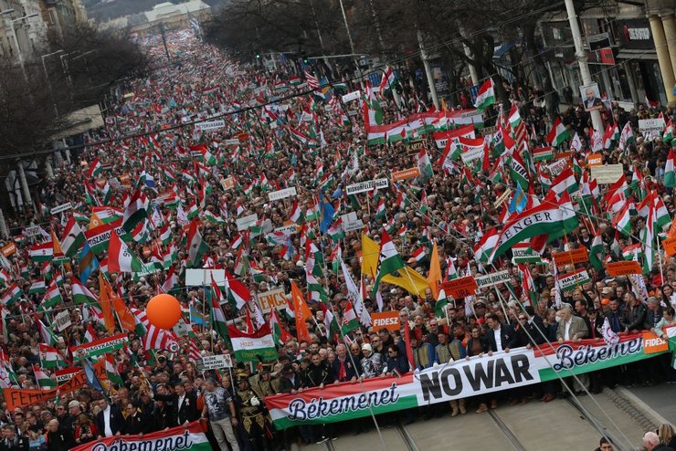 Виктор орбан против Украины, орбан марш мира, марш мира в Будапеште, венгрия не поддерживает Украину, орбан и евросоюз, позиция венгрии в евросоюзе, позиция венгрии по войне в Украине