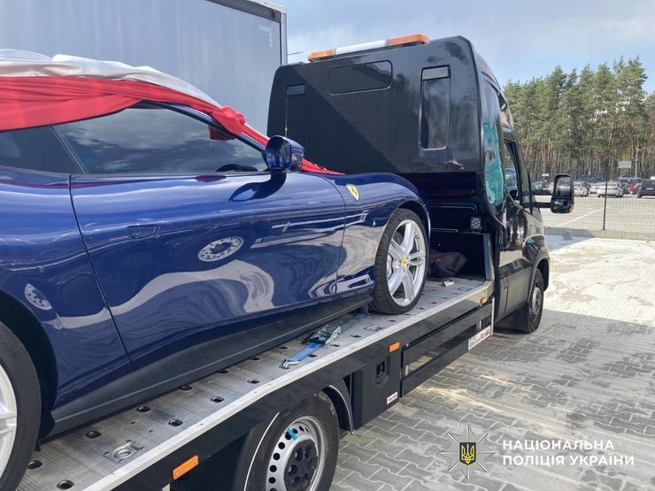 Ferrari на эвакуаторе