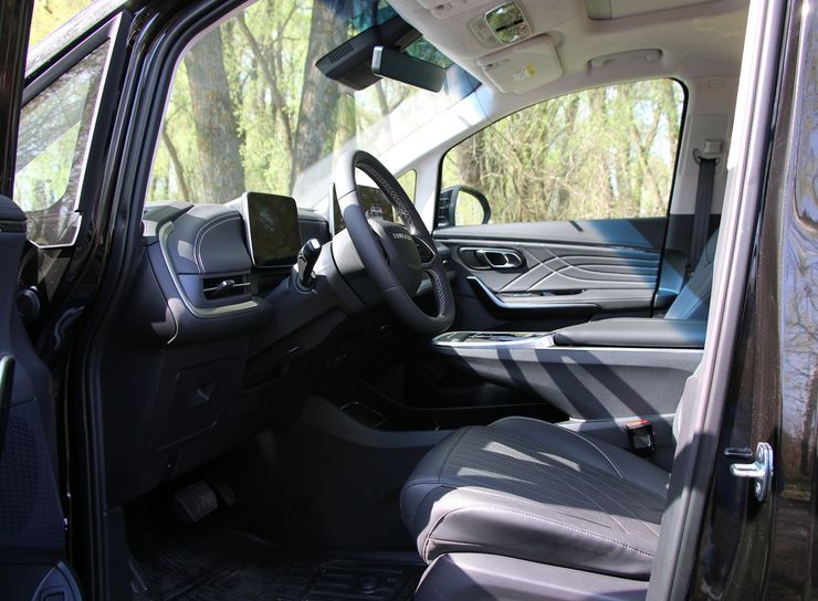 салон Maxus MIFA 9, новый Maxus MIFA 9, электромобиль Maxus, минивэн Maxus, минивэн Maxus