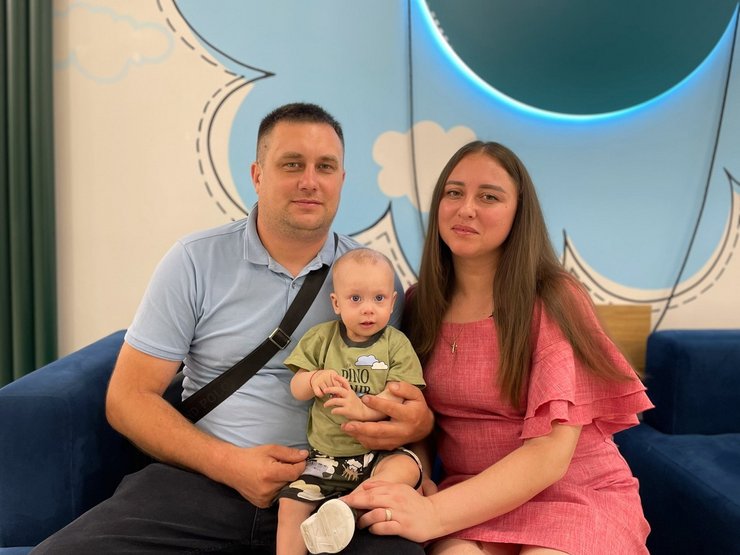 ребенок с родителями Демьян печень