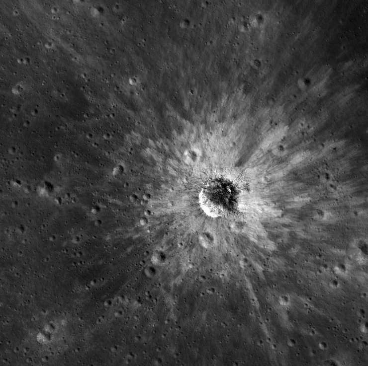 кратер Луна