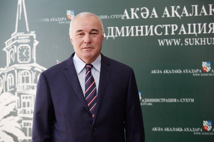 Адгур Харазія, Абхазія, стрілянина в Абхазії