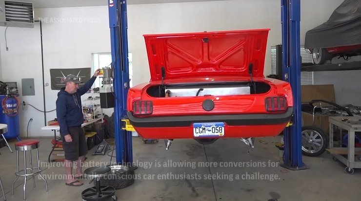 Ford Mustang получил силовую установку от Tesla Model S