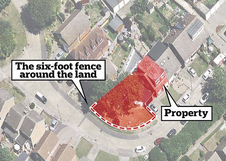 ділянка біля будинку 5