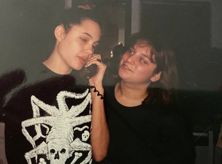 анджелина джоли