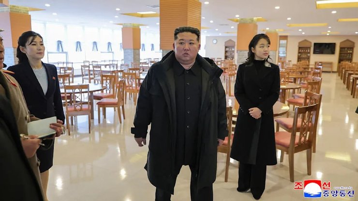 ЗМІ поширили пропагандистські світлини Кім Чен Ина з дочкою