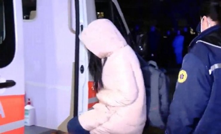 Жену заболевшего коронавирусом в Черновцах забрала карета скорой помощи