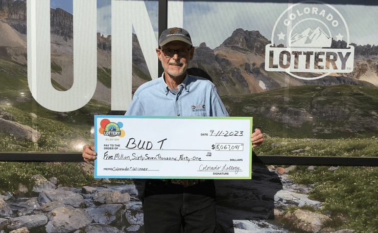 Победитель лотереи, лотерея, сорвал многомилионный джекпот, приз, деньги, миллионер, пенсионер, купил себе арбуз, цветы